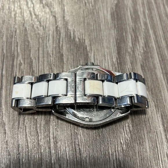 Guess - Picture 5 of 6